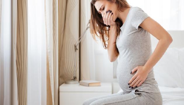 أسباب وعوامل التقيؤ المفرط للحامل